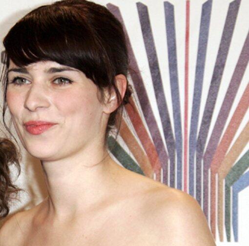 Schauspielerin Nora Tschirner setzt sich mit der Aktion Tagwerk für Bildungsprojekte in Ruanda, Burundi und Südafrika ein