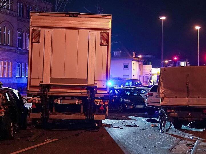 Der Fahrer des Lkw wurde nach dem Vorfall am Limburger Bahnhof festgenommen.