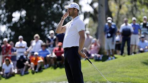Martin Kaymer ärgert sich nach einem schwachen Putt am fünften Loch.