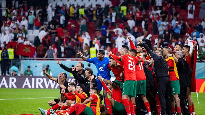 Marokkos Spieler jubeln nach dem Sieg gegen Portugal.