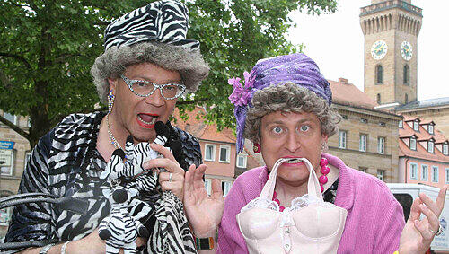 Ein Orden für Fürths Aushängeschild in Sachen Humor: Waltraud und Mariechen alias Martin Rassau (li.) und Volker Heißmann. Ein Orden für Fürths Aushängeschild in Sachen Humor: Waltraud und Mariechen alias Martin Rassau (li.) und Volker Heißmann.
