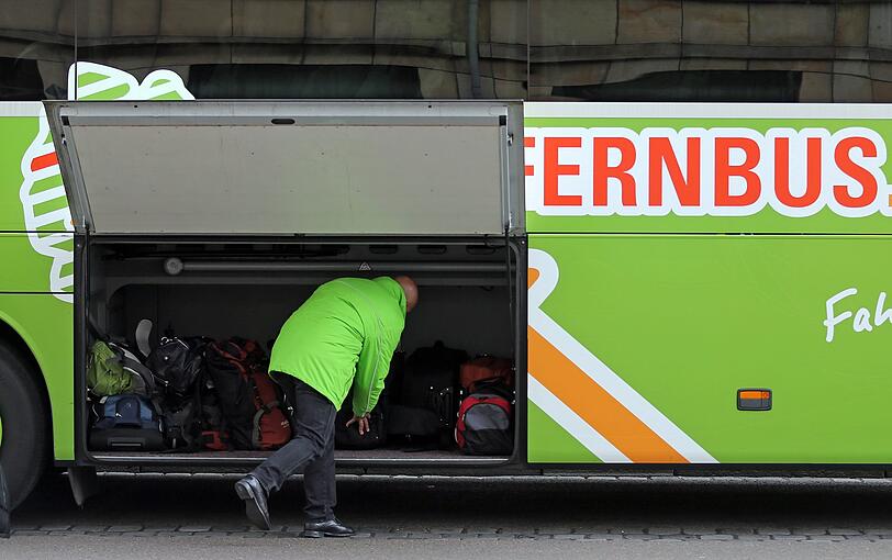 Wenn es nach der Münchner CSU geht, sollen Reisebusse künftig in Fröttmaning parken und nicht mehr in der Münchner Innenstadt. (Symbolbild)