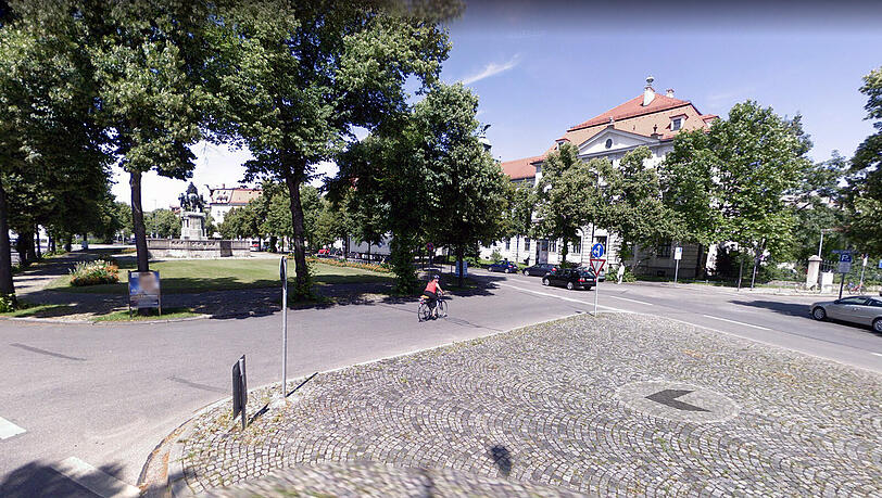 Der Lkw-Diebstahl endete am Kaiser-Ludwig-Platz. Der Lkw-Diebstahl endete am Kaiser-Ludwig-Platz.