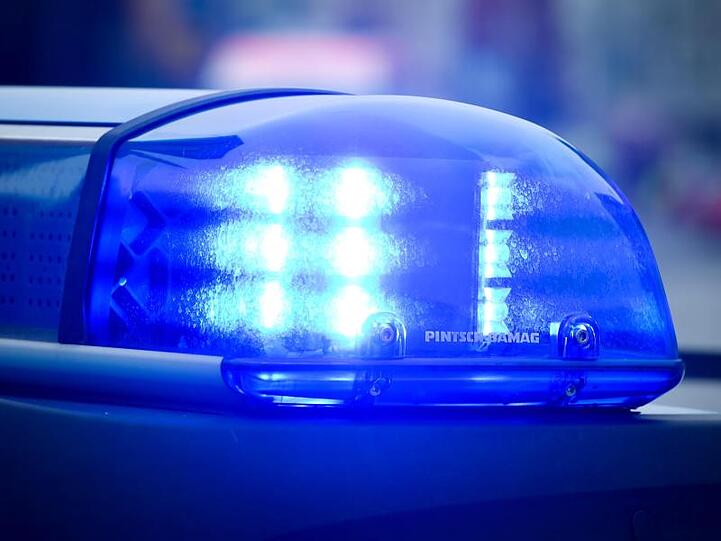 Das Blaulicht an einem Polizeiauto. Foto: Patrick Pleul/dpa-Zentralbild/dpa/Symbolbild
