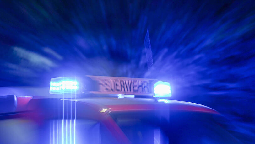 Zu dem Einsatz in Poing rückte ein Feuerwehrfahrzeug mit achtköpfiger Besatzung aus. (Symbolbild)