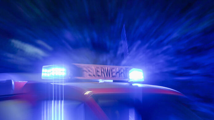 Zu dem Einsatz in Poing rückte ein Feuerwehrfahrzeug mit achtköpfiger Besatzung aus. (Symbolbild)