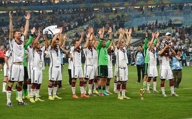Natürlich bedankte sich auch die Mannschaft nach dem Spiel bei den deutschen Fans für ihre Unterstützung.