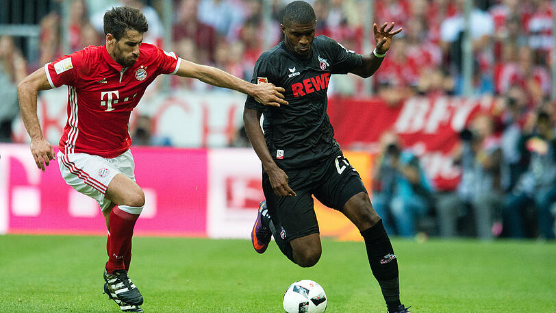 1. Oktober 2016: Bayern-Profi Javi Martinez (links) im Duell mit Kölns Torjäger Anthony Modeste. Das Hinspiel in der Allianz Arena endete 1:1.