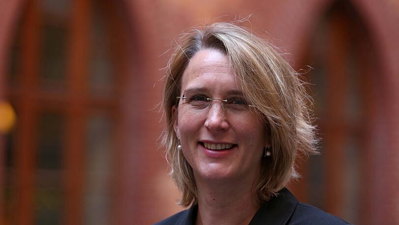 Leiterin der Fachstelle für Demokratie: Miriam Heigl Leiterin der Fachstelle für Demokratie: Miriam Heigl