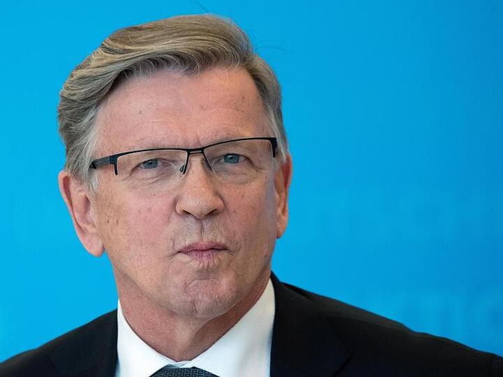Otten ist der dritte AfD-Kandidat, der bei der Wahl zum Bundestagsvizepräsidenten durchgefallen ist.