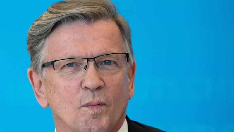 Otten ist der dritte AfD-Kandidat, der bei der Wahl zum Bundestagsvizepräsidenten durchgefallen ist. Otten ist der dritte AfD-Kandidat, der bei der Wahl zum Bundestagsvizepräsidenten durchgefallen ist.