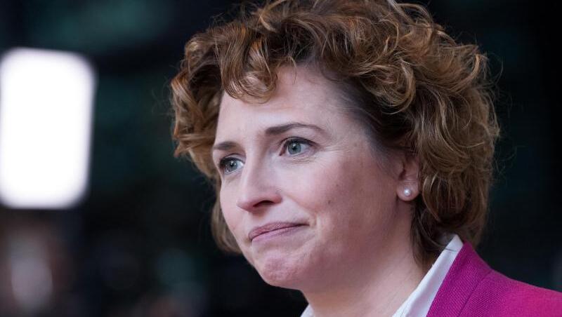 Generalsekretärin Nicola Beer zieht für die FDP als Spitzenkandidatin in den Europawahlkampf. Generalsekretärin Nicola Beer zieht für die FDP als Spitzenkandidatin in den Europawahlkampf.