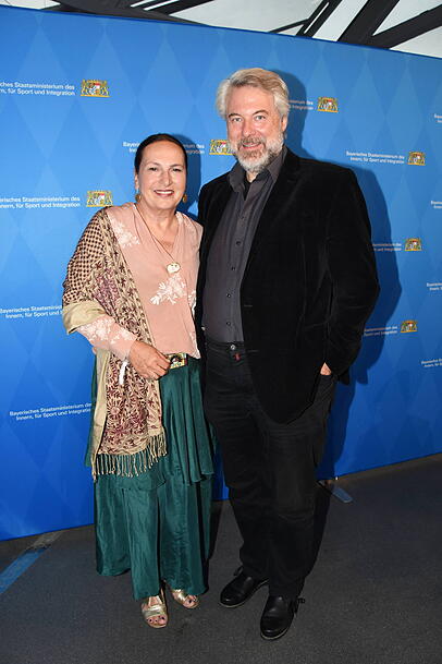 Dieter Fischer mit "Rosenheim-Cops"-Kollegin Ursula Maria Burkhart. Dieter Fischer mit "Rosenheim-Cops"-Kollegin Ursula Maria Burkhart.
