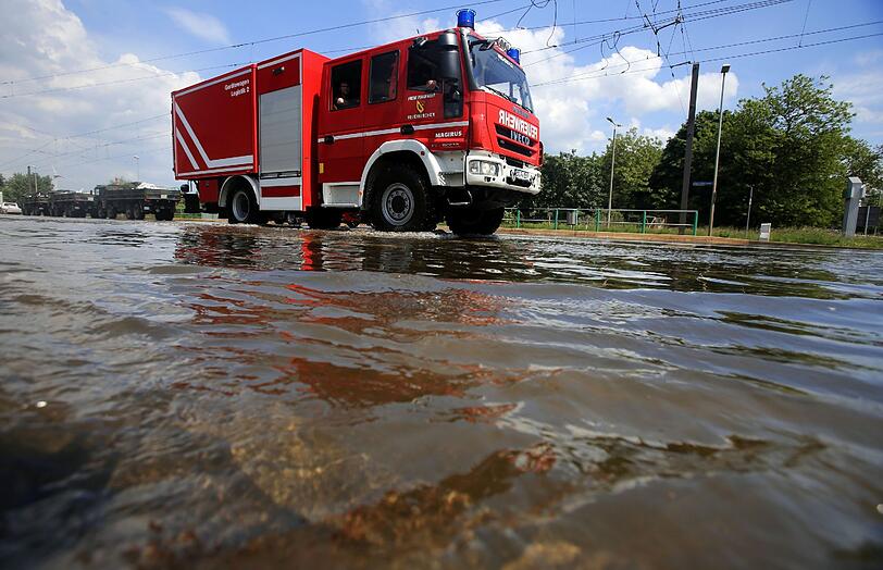 So hoch stand das Wasser der Elbe in Magdeburg noch nie &ndash; und es soll noch weiter steigen. Die Rettungskräfte verteidigen die Deiche auf einer Länge von 20 Kilometern. Wie lange das noch glückt, ist unklar. Die Bilder aus dem überfluteten Magdeburg.