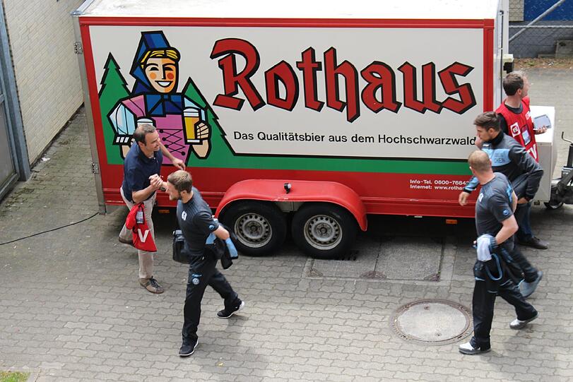 Die ersten Bilder aus Karlsruhe.