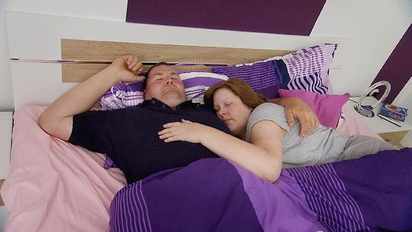 Torsten (40) und Sandra (42) haben ihre erste gemeinsame Nacht in einem Bett verbracht.