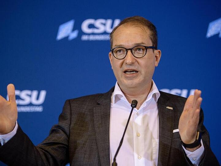 Alexander Dobrindt, CSU-Landesgruppenchef, spricht auf der Pressekonferenz. Foto: Matthias Balk/Archivbild