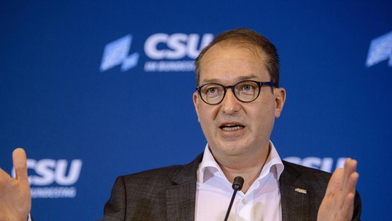 Alexander Dobrindt, CSU-Landesgruppenchef, spricht auf der Pressekonferenz. Foto: Matthias Balk/Archivbild