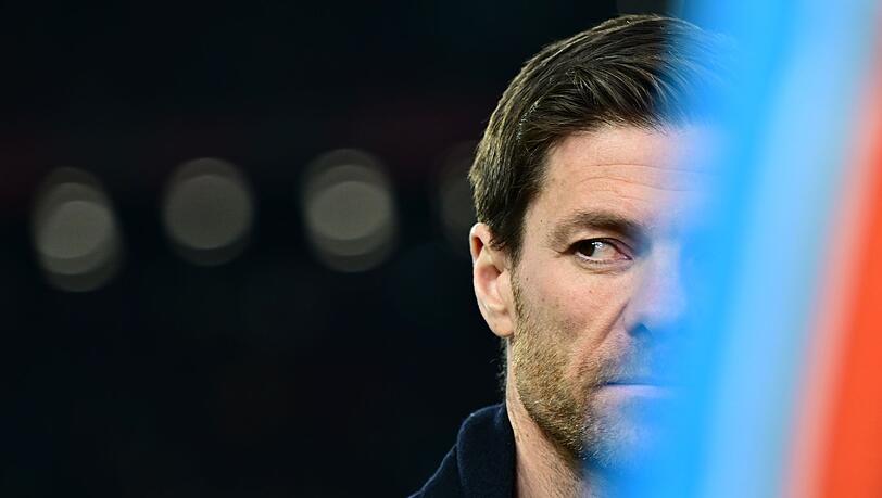 Leverkusens Trainer Xabi Alonso vor dem Spiel.