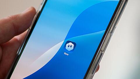 Mit Sora konnten Nutzer auch selbst in den per KI generierten Videos auftauchen. (Archivbild)