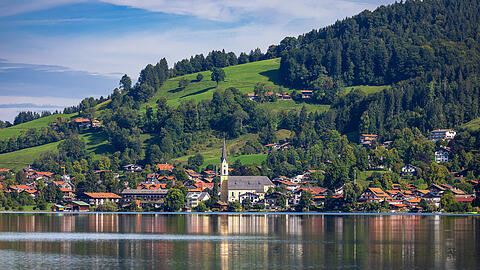 Ein sommerlicher Seetag am Schliersee. Dort gibt es ab Mitte August eine längere Baustelle. Ein sommerlicher Seetag am Schliersee. Dort gibt es ab Mitte August eine längere Baustelle.