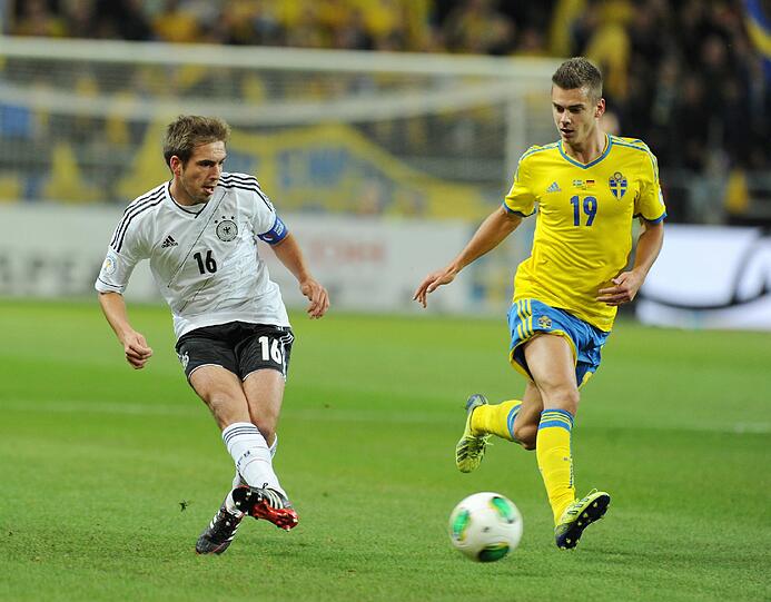 Lahm: Legte gleich wieder los wie ein Aufziehmännchen. Dann aber
defensiv mehr gefordert. Letzte Viertelstunde auf Sechser-Position.