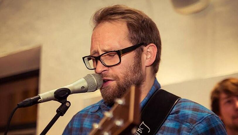 Gregor Meyle ist Musiker, Hobbykoch und zum Teil auch Weinkenner Gregor Meyle ist Musiker, Hobbykoch und zum Teil auch Weinkenner