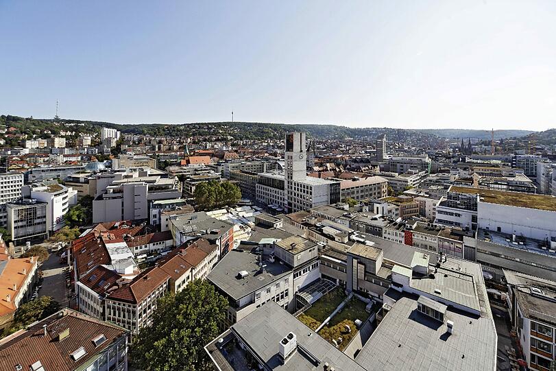 ... Stuttgart ist mit knapp 600.000 Einwohnern zwar auch die größte Stadt in Baden-Württemberg, in Deutschland belegt sie aber nur Rang sechs. Größe ist zwar nicht alles, aber in diesem Ranking geht der Punkt an München. Punktestand: Bayern 1,5 : 0,5 Ba-Wü