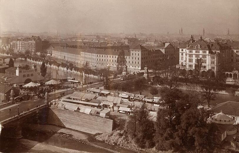 Mitten in der Stadt: ein Luftbild der Dult aus dem Jahr 1906.