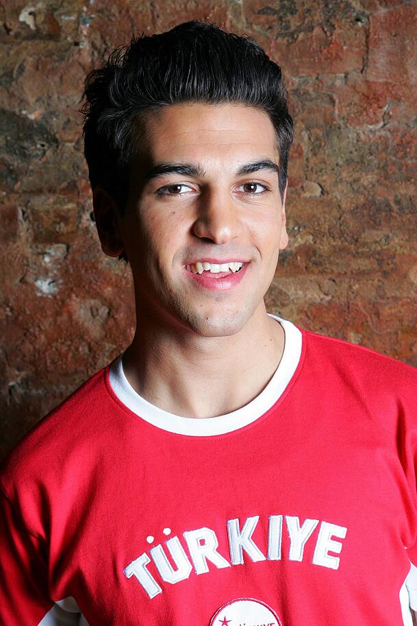 Schauspieler Elyas M'Barek im Jahr 2006. Das sympathische L&auml;cheln blieb, die Z&auml;hne sind mittlerweile aber gerichtet.