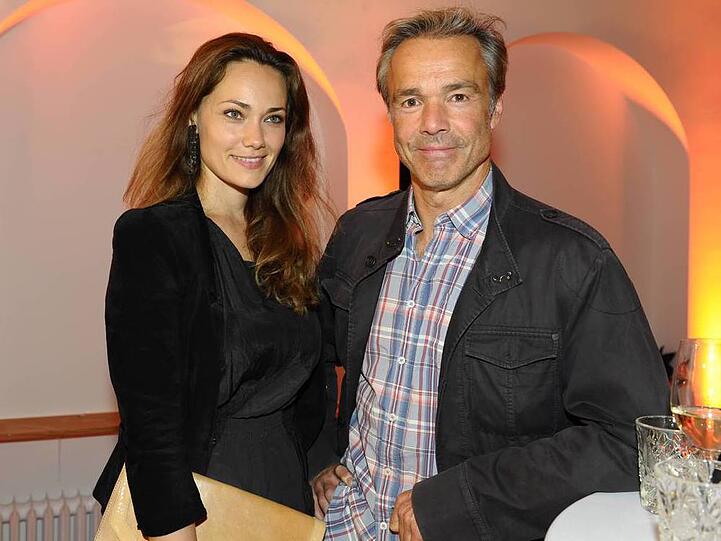 Schauspielkollegen Sarah Maria Besgen und Hannes Jaenicke beim UFA Empfang in München