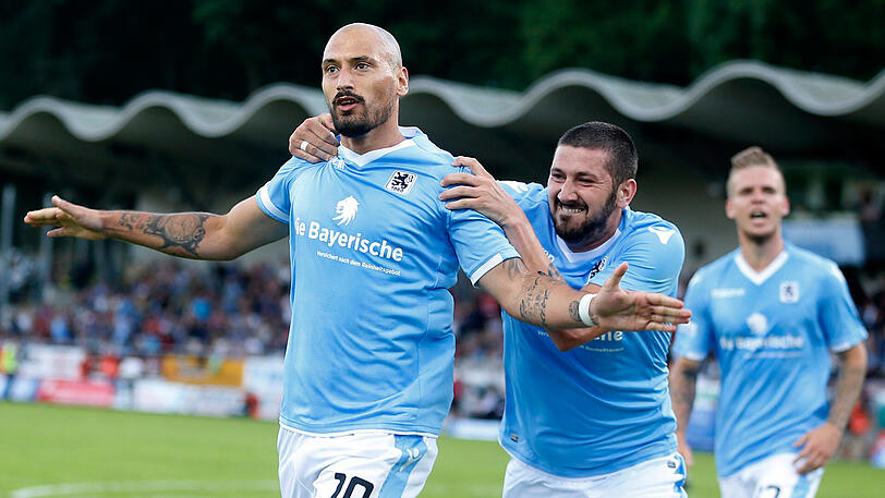 Gebhart (li.) bleibt der endgültige Durchbruch im Schwabenland aber verwehrt, stattdessen wird Kritik an seinem Lebenswandel laut. Auch, als er später für den 1. FC Nürnberg spielt. Über Steaua Bukarest und Hansa Rostock geht es zurück zu den Löwen - in der Regionalliga Bayern ist dieses Schellenberg-Juwel absoluter Leader.