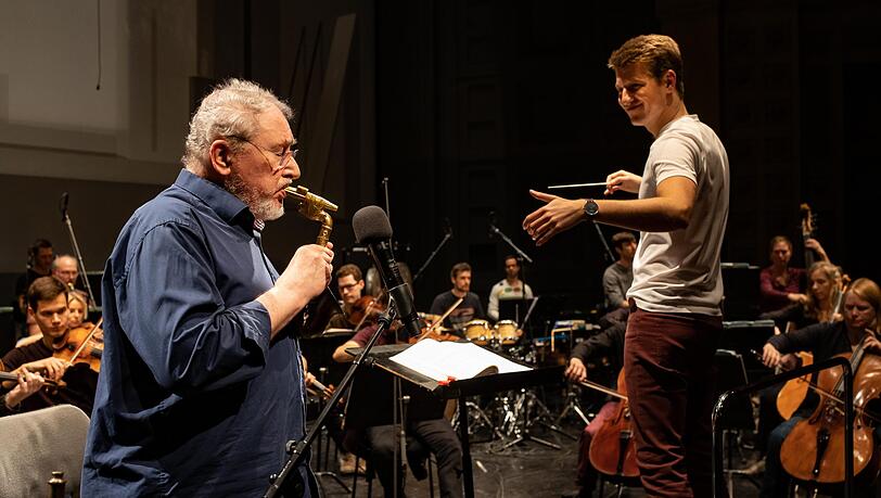 HK Gruber mit dem Münchener Kammerorchester im Prinzregententheater. HK Gruber mit dem Münchener Kammerorchester im Prinzregententheater.