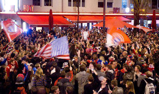 Schwabinger Feiermeile: Bayern-Fans sind hier quasi Stammgäste.