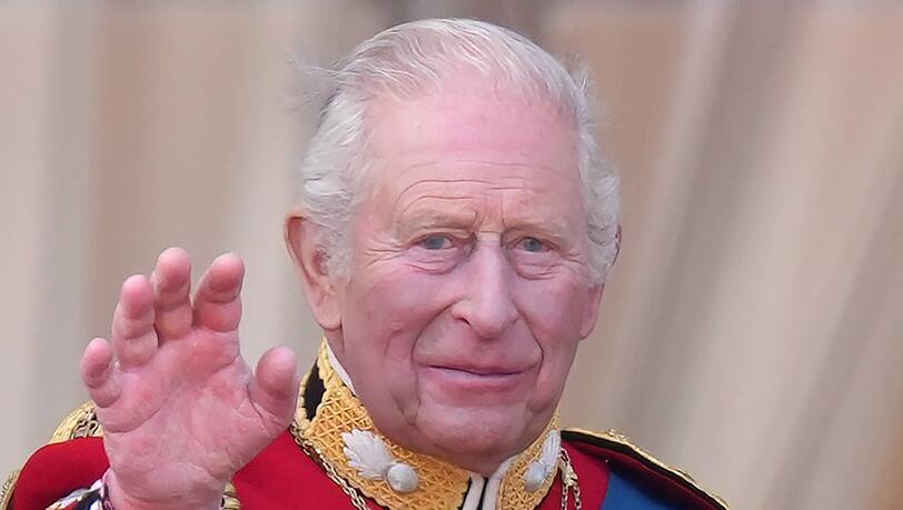 König Charles läutet eine Zeitenwende bei den Royals ein. Er gilt als wesentlich nahbarer als noch seine Mutter und hat sich die Modernisierung und Verschlankung des Königshauses auf die Fahnen geschrieben. König Charles läutet eine Zeitenwende bei den Royals ein. Er gilt als wesentlich nahbarer als noch seine Mutter und hat sich die Modernisierung und Verschlankung des Königshauses auf die Fahnen geschrieben.