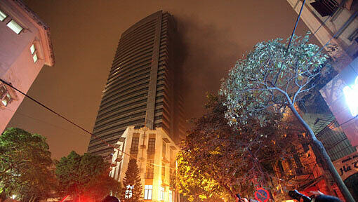 Feuer-Drama in Hanoi: Ein Wolkenkratzer ist in Brand geraten - doch nur 15 Menschen werden verletzt.