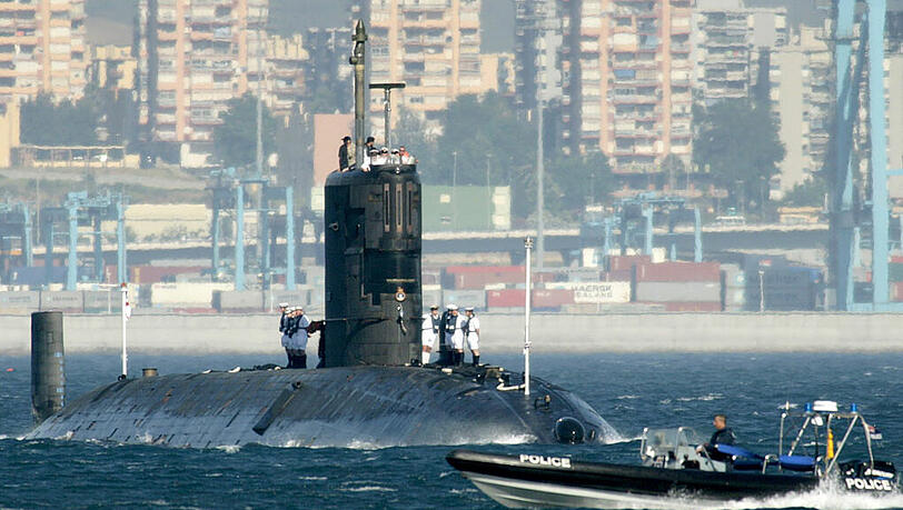 Die britische Royal Navy beteiligt sich mit einem U-Boot an der Suche nach dem verschwundenen Flugzeug der
Malaysia Airlines. Die britische Royal Navy beteiligt sich mit einem U-Boot an der Suche nach dem verschwundenen Flugzeug der
Malaysia Airlines.
