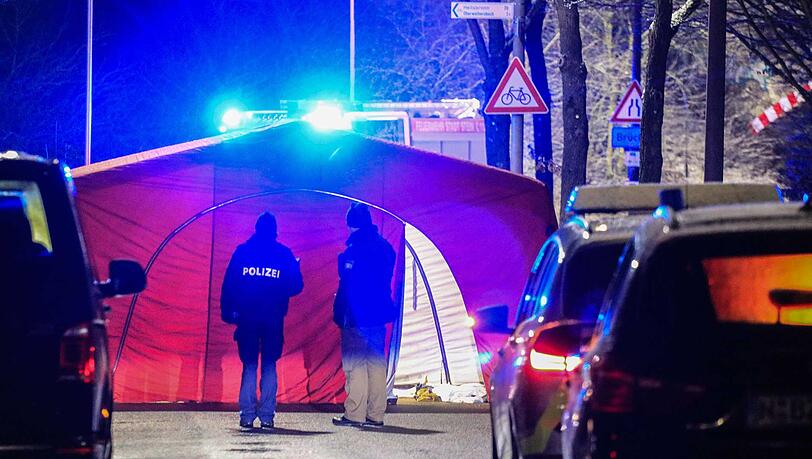 In Stein bei Nürnberg wurde ein Toter auf der Straße gefunden... In Stein bei Nürnberg wurde ein Toter auf der Straße gefunden...