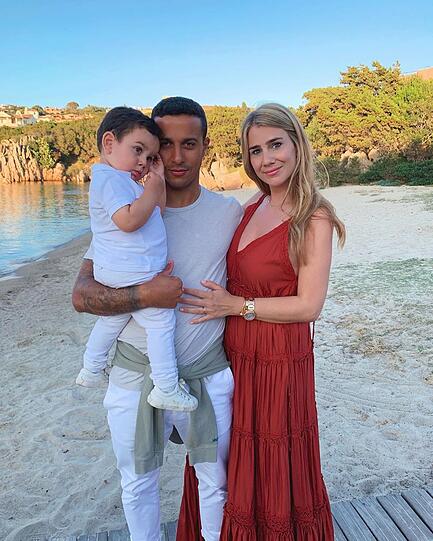 Thiago und Ehefrau Julia Vigas sind seit 2015 verheiratet. 2017 kam Sohn Gabriel zur Welt