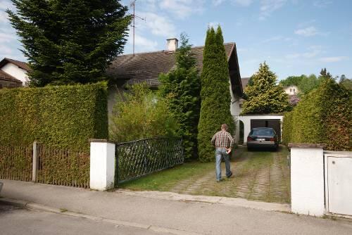 Der Tatort: Im Keller dieses Hauses in Starnberg wurde der 83-jährige Notar festgehalten.