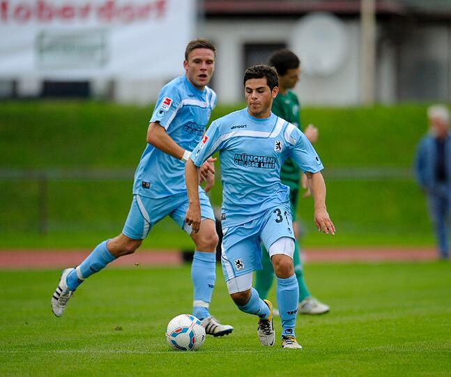 Kevin Volland führt den Ball.
