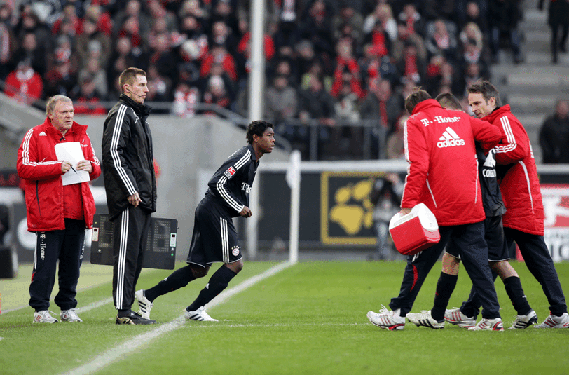 6. März 2010: David Alaba läuft zu seinem Bundesliga-Debüt aufs Feld. Er ersetzt im Spiel gegen den 1. FC Köln den verletzten Diego Contento.