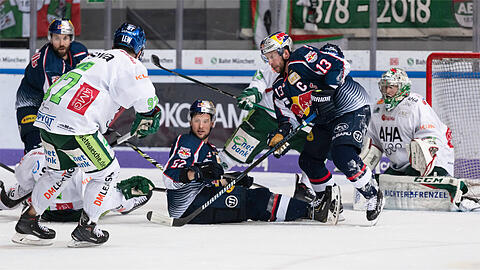 Enges Duell: der EHC München und die Augsburger Panther in den DEL-Playoffs.