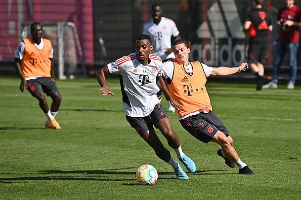 Ryan Gravenberch (l.) und Marcel Sabitzer streiten sich um einen Startelf-Einsatz in Leipzig. Ryan Gravenberch (l.) und Marcel Sabitzer streiten sich um einen Startelf-Einsatz in Leipzig.