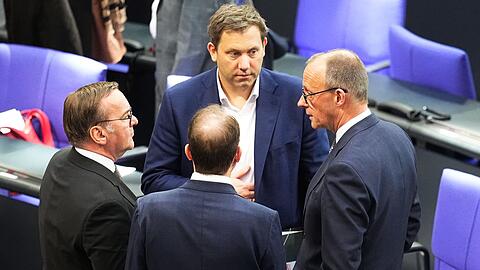 Diese Vier treffen sich möglicherweise bald am Kabinettstisch im Kanzleramt wieder. (Archivbild)