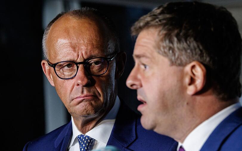 Sven Schulze (rechts) verlor die Wahl in Sachsen-Anhalt - auch wegen des unbeliebten Bundeskanzlers Friedrich Merz, sagen die Demoskopen. Sven Schulze (rechts) verlor die Wahl in Sachsen-Anhalt - auch wegen des unbeliebten Bundeskanzlers Friedrich Merz, sagen die Demoskopen.
