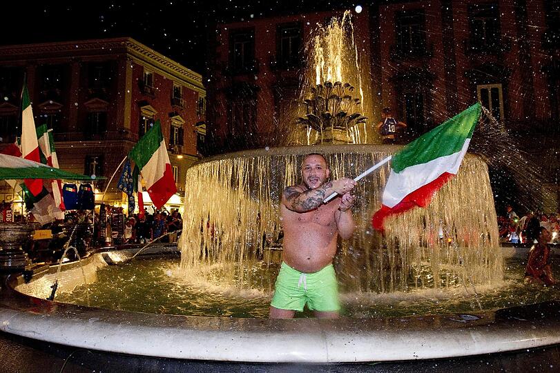 Ausgelassene Stimmung auch in Rom, Turin und Neapel.