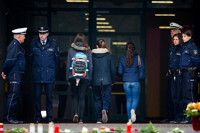 Nach dem Absturz der Germanwings-Maschine in Frankreich: Schüler trauern in Haltern um ihre toten Freunde