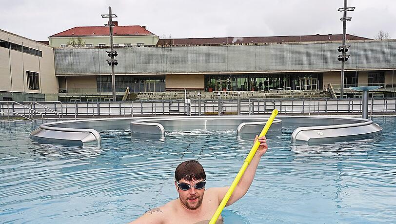 ...und auch im Prinzregentenbad ist das Becken bereits gereinigt, hier man im Außenbecken schon baden. ...und auch im Prinzregentenbad ist das Becken bereits gereinigt, hier man im Außenbecken schon baden.
