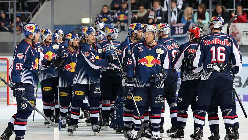 Der EHC Red Bull München bleibt den Adler Mannheim durch einen Sieg gegen Wolfsburg auf den Fersen. Der EHC Red Bull München bleibt den Adler Mannheim durch einen Sieg gegen Wolfsburg auf den Fersen.